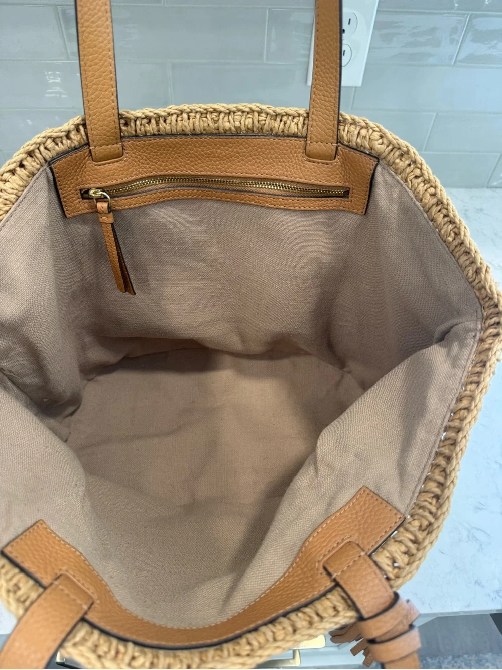 Tory Burch Woven Raffia Tote bag with Leather Tassel Trim in Tan